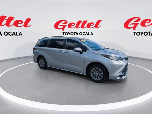 2021 Toyota Sienna XLE 8 Passenger