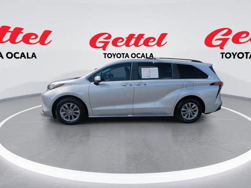 2021 Toyota Sienna XLE 8 Passenger