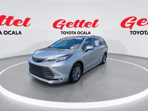 2021 Toyota Sienna XLE 8 Passenger