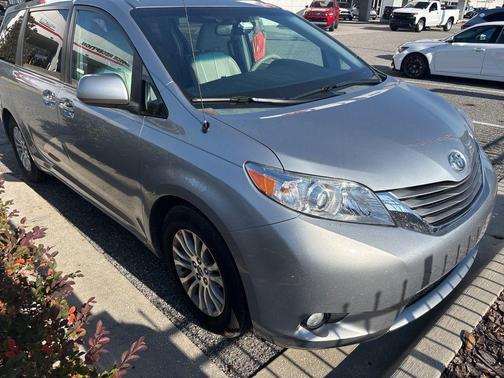 2014 Toyota Sienna XLE