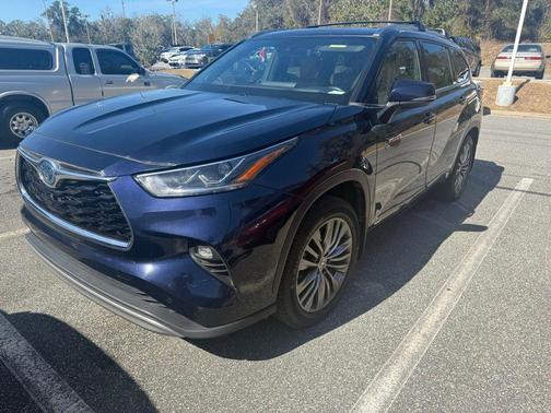 2021 Toyota Highlander Hybrid Platinum