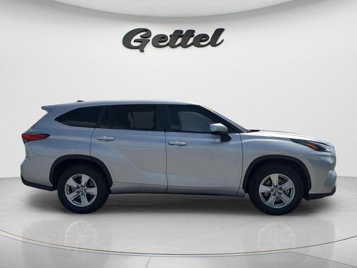 Celestial Silver Metallic 2023 Toyota Highlander LE