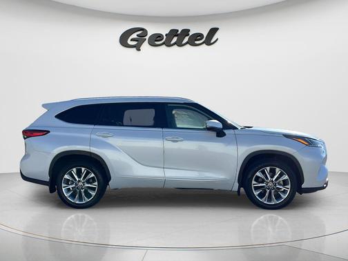 Wind Chill Pearl 2023 Toyota Highlander Limited