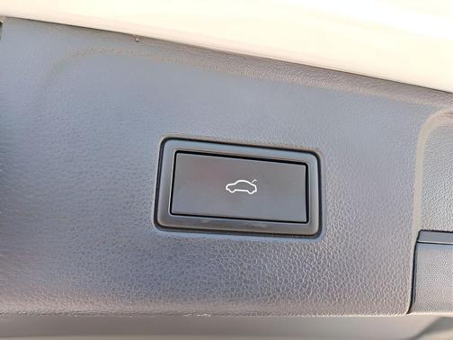 2023 Volkswagen Atlas 3.6L SEL Premium