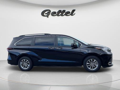 Midnight Black Metallic 2024 Toyota Sienna XLE
