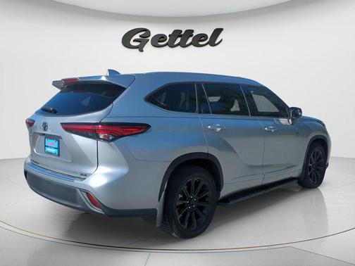 Celestial Silver Metallic 2022 Toyota Highlander XLE