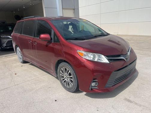 Salsa Red Pearl 2020 Toyota Sienna XLE