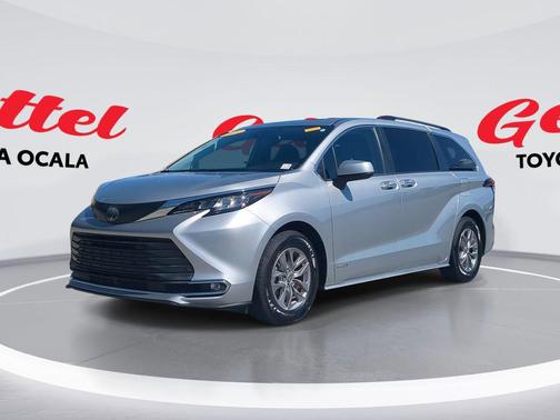 2021 Toyota Sienna XLE 8 Passenger