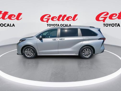 2021 Toyota Sienna XLE 8 Passenger