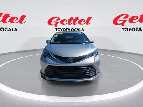2021 Toyota Sienna XLE 8 Passenger