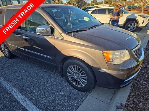 2016 Chrysler Town & Country Touring-L