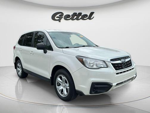Crystal White Pearl 2017 Subaru Forester 2.5i