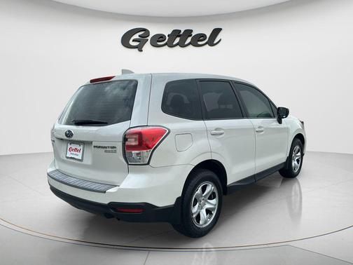 Crystal White Pearl 2017 Subaru Forester 2.5i