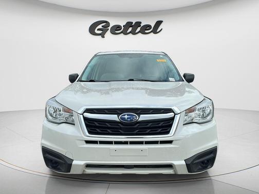 Crystal White Pearl 2017 Subaru Forester 2.5i