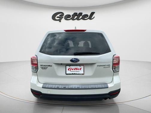 Crystal White Pearl 2017 Subaru Forester 2.5i