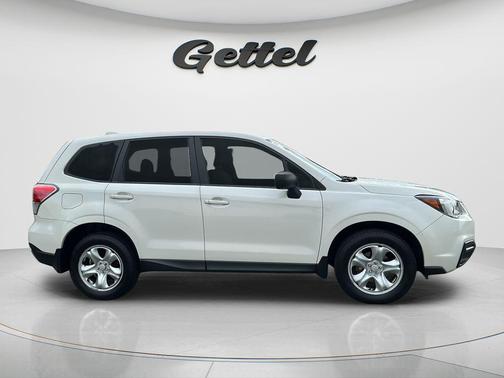 Crystal White Pearl 2017 Subaru Forester 2.5i