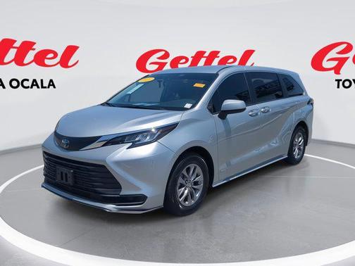 2021 Toyota Sienna LE