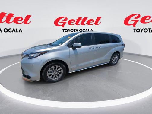 2021 Toyota Sienna LE