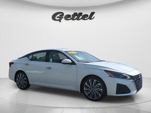 Pearl White Tricoat 2024 Nissan Altima 2.5 SL