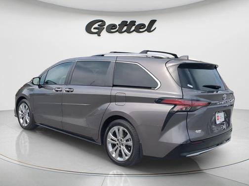 2023 Toyota Sienna Platinum 7 Passenger