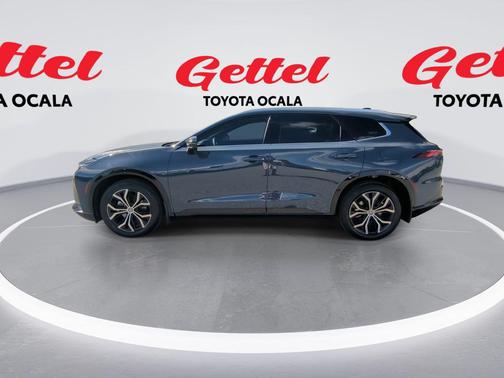 2025 Toyota Crown Signia XLE