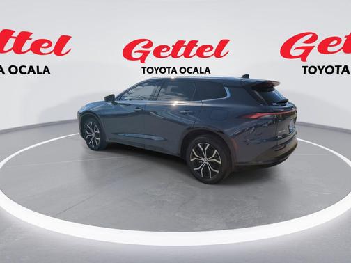 2025 Toyota Crown Signia XLE