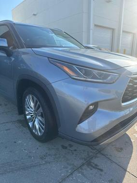 2023 Toyota Highlander Platinum