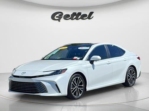 Wind Chill Pearl 2025 Toyota Camry XLE