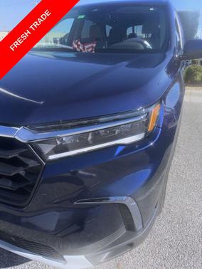 2023 Honda Pilot AWD EX-L 8 Passenger
