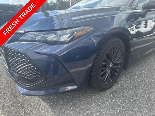 2019 Toyota Avalon Hybrid XSE