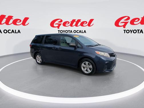 2020 Toyota Sienna SE