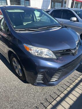 2020 Toyota Sienna SE