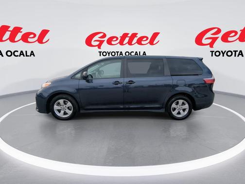 2020 Toyota Sienna SE