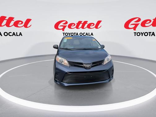 2020 Toyota Sienna SE