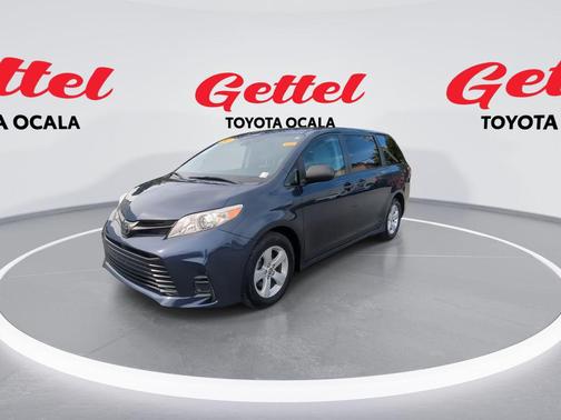 2020 Toyota Sienna SE