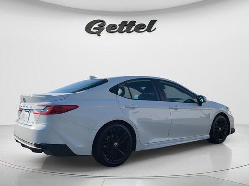 Ice Cap 2025 Toyota Camry SE