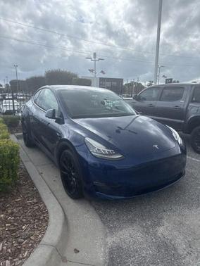 2022 Tesla Model Y Long Range Dual Motor All-Wheel Drive