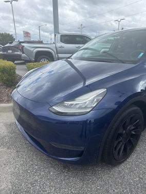 2022 Tesla Model Y Long Range Dual Motor All-Wheel Drive