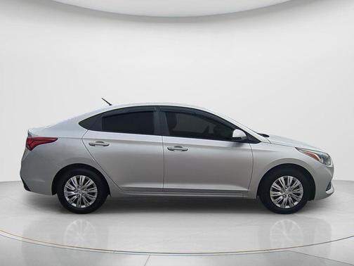 2020 Hyundai Accent SE
