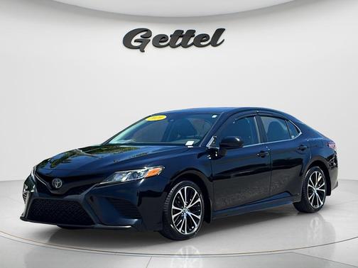 Midnight Black Metallic 2020 Toyota Camry SE