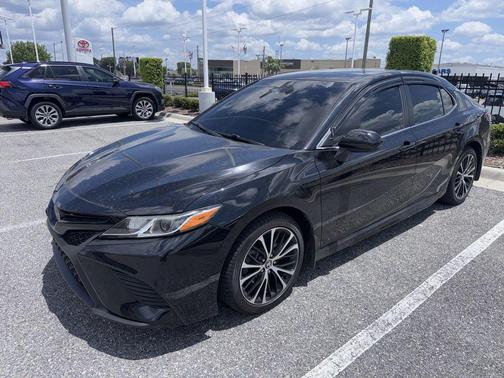 Midnight Black Metallic 2020 Toyota Camry SE