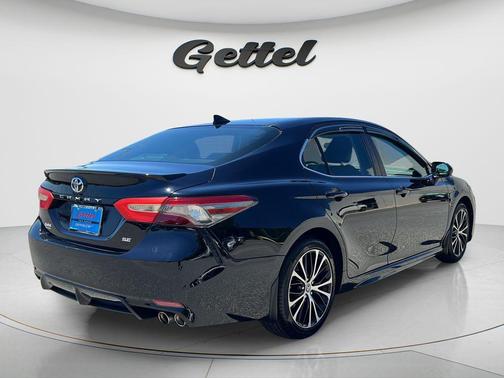 Midnight Black Metallic 2020 Toyota Camry SE