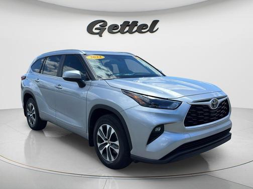Celestial Silver Metallic 2023 Toyota Highlander XLE