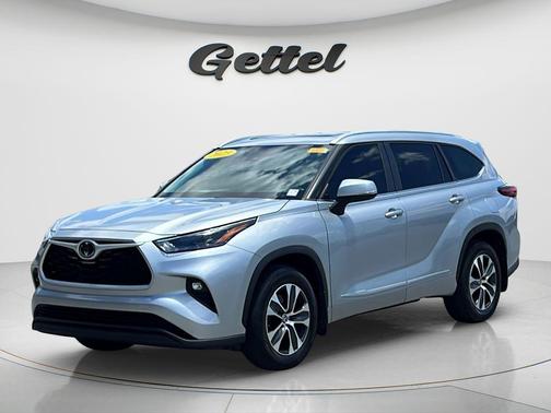Celestial Silver Metallic 2023 Toyota Highlander XLE