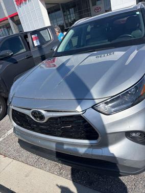 Celestial Silver Metallic 2023 Toyota Highlander XLE
