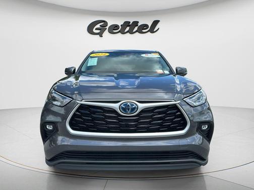 Magnetic Gray Metallic 2024 Toyota Highlander Hybrid LE