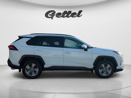 Ice Cap 2024 Toyota RAV4 XLE