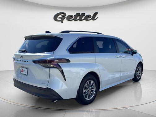Wind Chill Pearl 2026 Toyota Sienna XLE