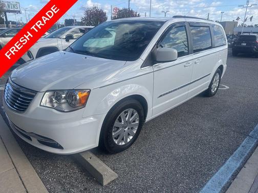 2016 Chrysler Town & Country Touring