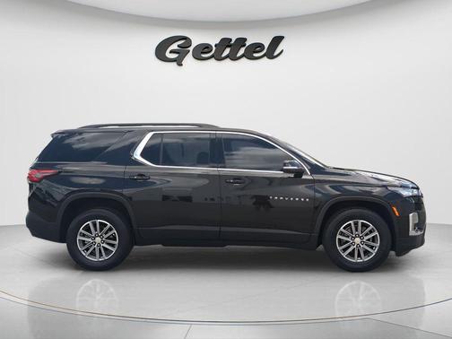Mosaic Black Metallic 2023 Chevrolet Traverse LT Cloth